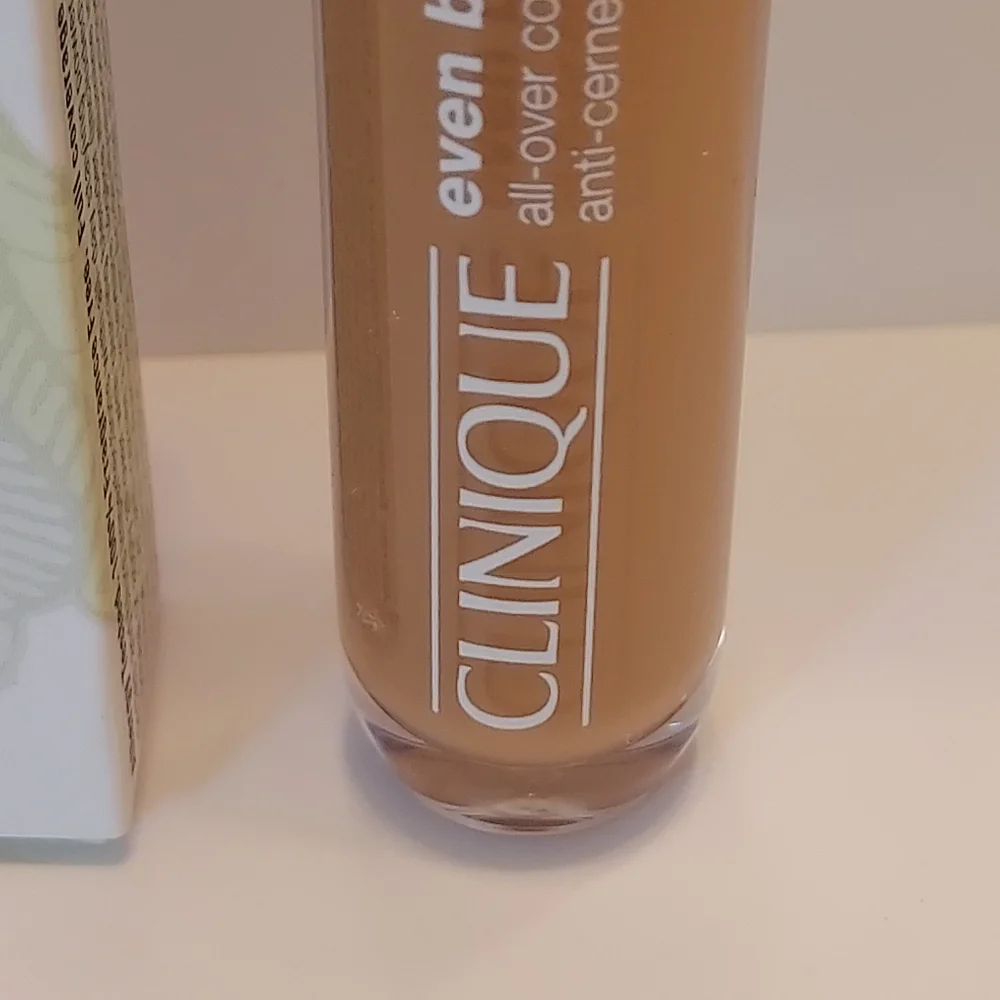 2 Kleo CLINIQUE Even Better All-Over Concealer + Eraser *WN 94 DEEP NEUTRAL